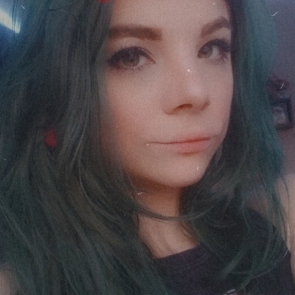 Meet your Posher, Becca - Picture 1 of 1